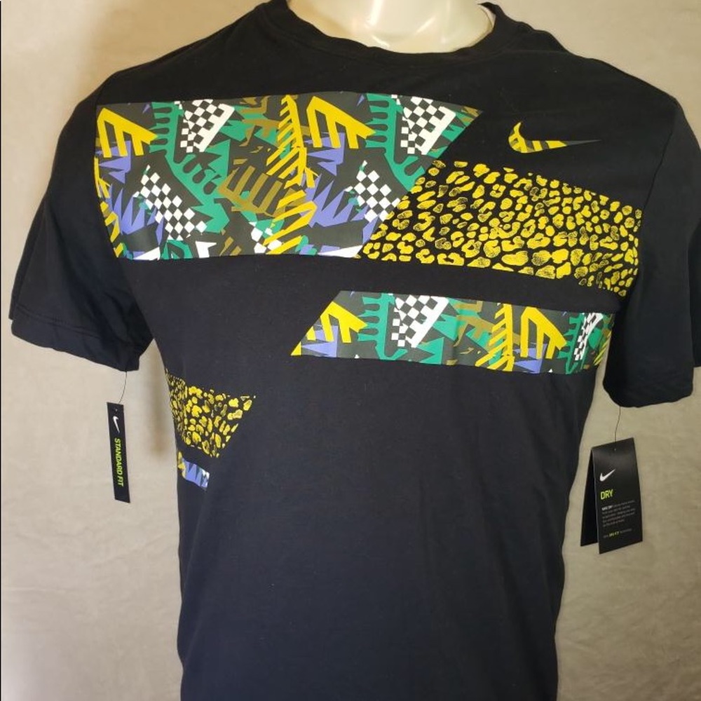 Nike 🆕 Tee shirt Size Medium dry fit